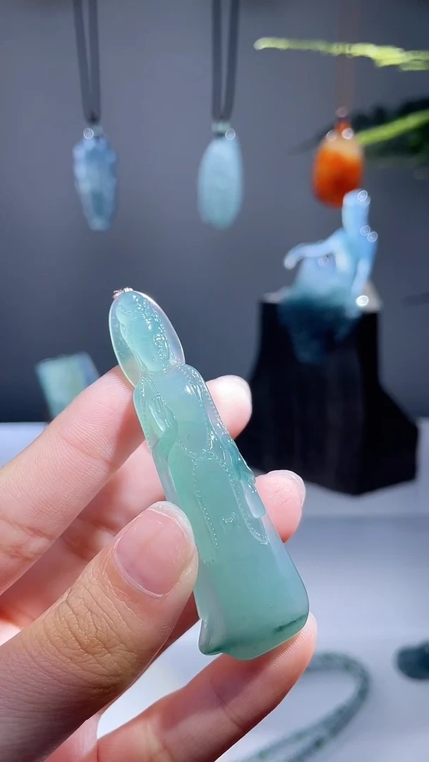 颈饰未镶嵌翡翠观音