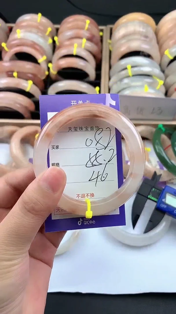 未镶嵌手镯石英质玉082