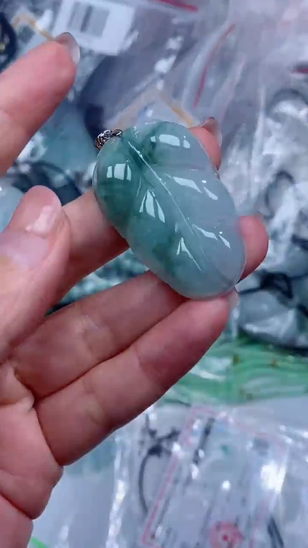 颈饰银S925镶嵌翡翠吊坠