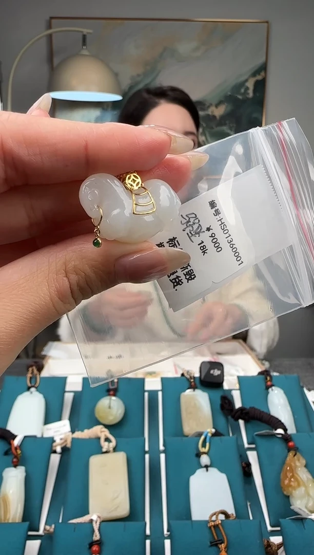 颈饰18K金镶嵌和田玉HS