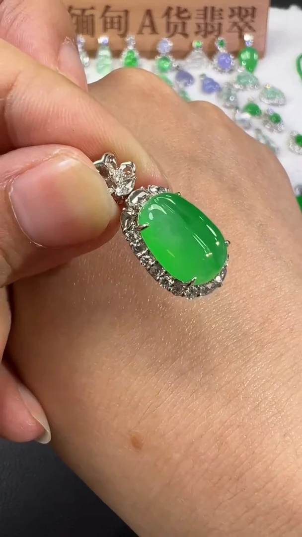 吊坠(不含链)18K金镶嵌翡翠A25|25800