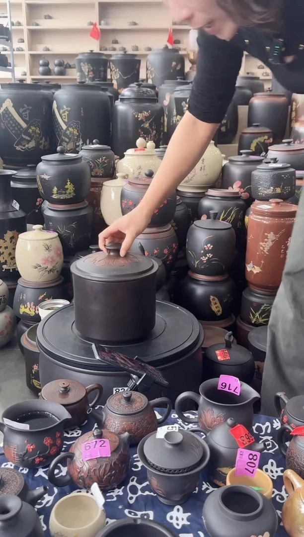 罐瑕疵茶叶罐   979  小五饼荷花拱盖