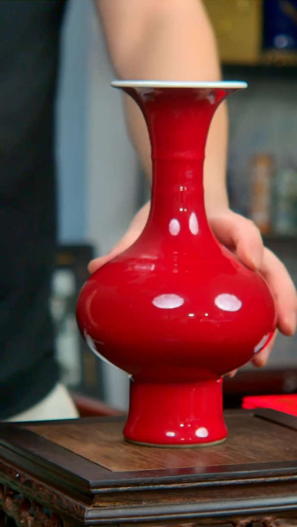 央博文化交流瓷器红鱼尾瓶