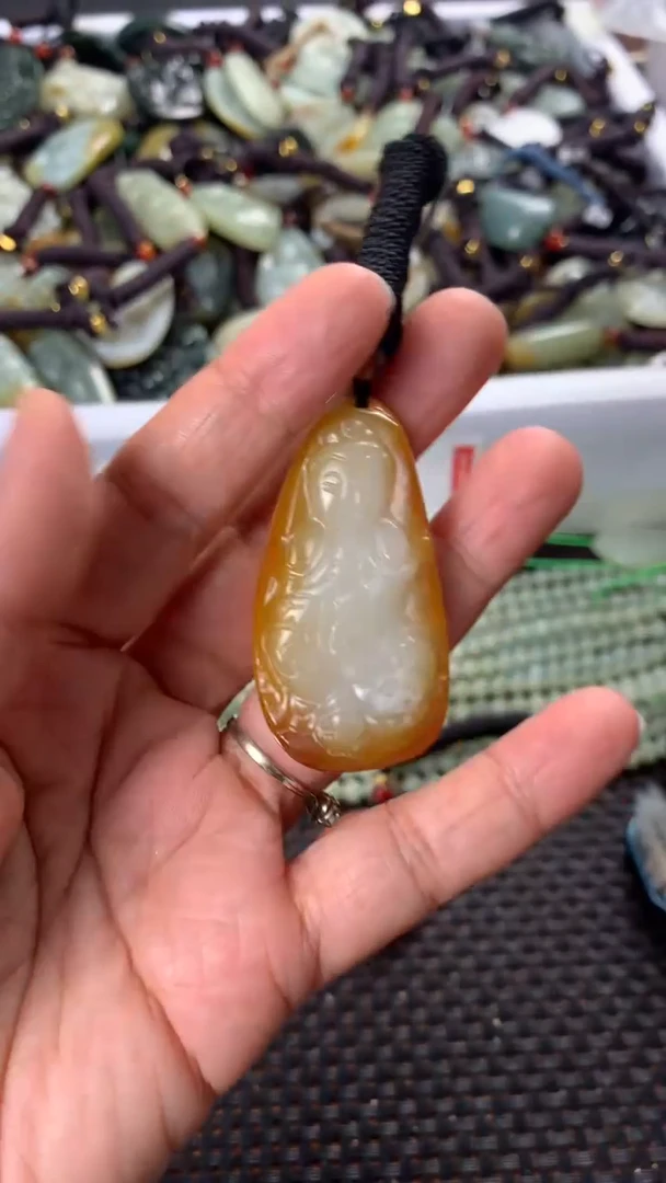 【闪购商品】和田玉颈饰未镶嵌多样性发货没有证书拍一发一有瑕