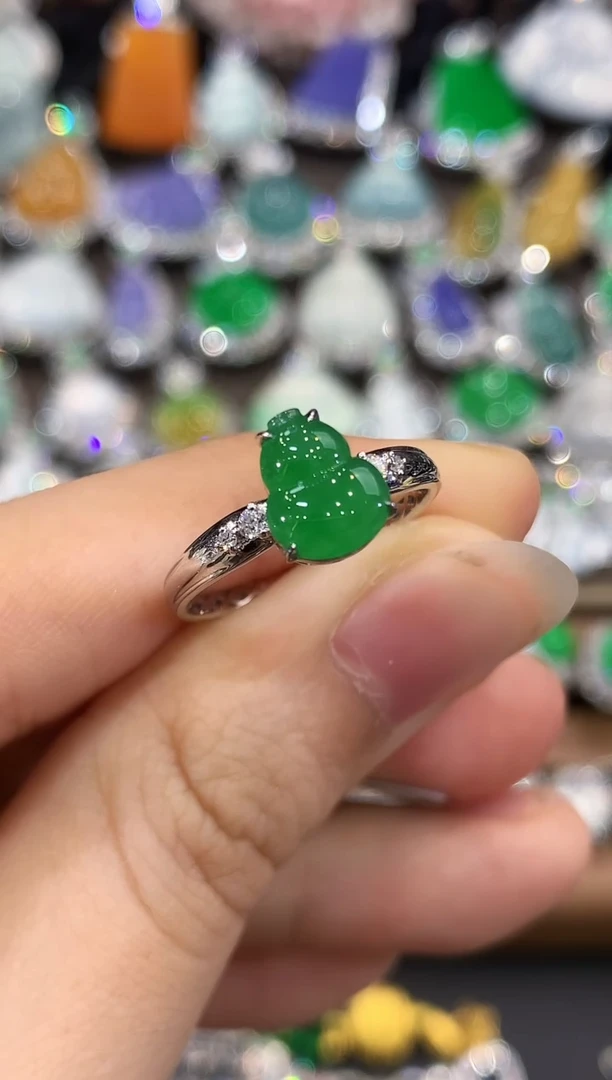 吊坠(不含链)18K金镶嵌翡翠C38