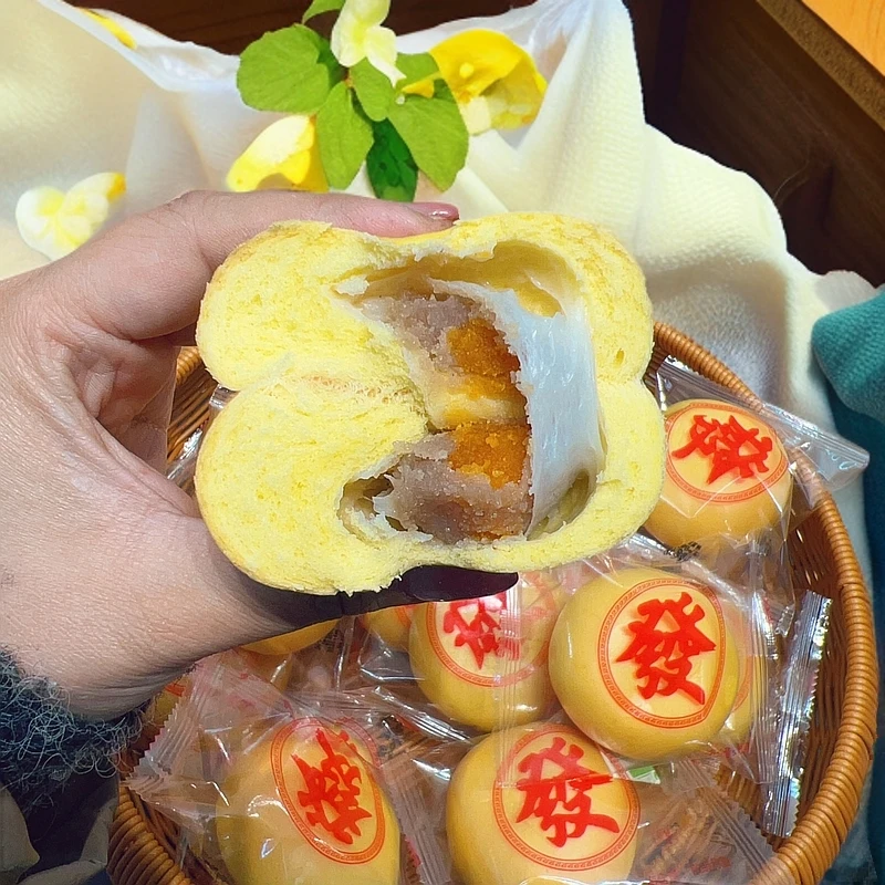 [拉丝芋泥蛋黄雪媚娘蛋黄发财面包]
