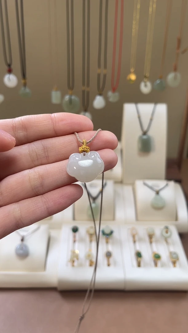 颈饰未镶嵌和田玉和田玉吊坠