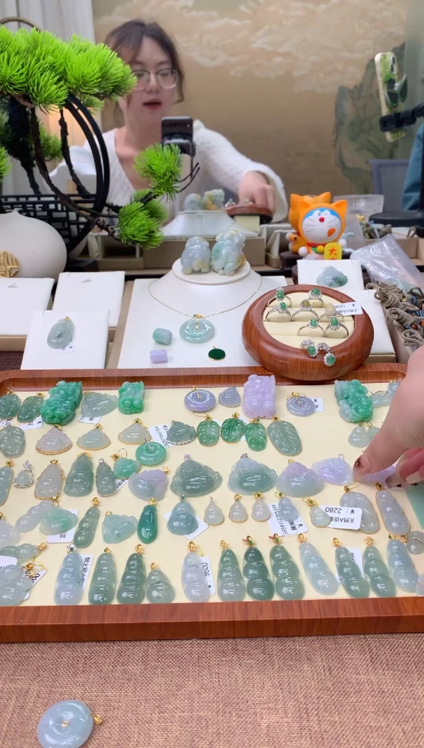 【闪购商品】翡翠颈饰18K金镶嵌天然A货翡翠挂件