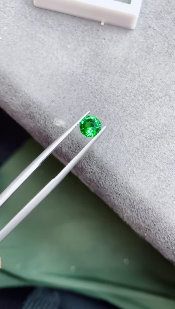 未镶嵌裸石石榴石（沙弗莱）1.07ct