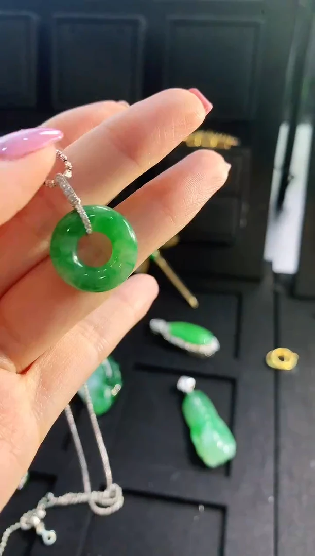 【闪购商品】翡翠吊坠(不含链)18K金镶嵌吊坠