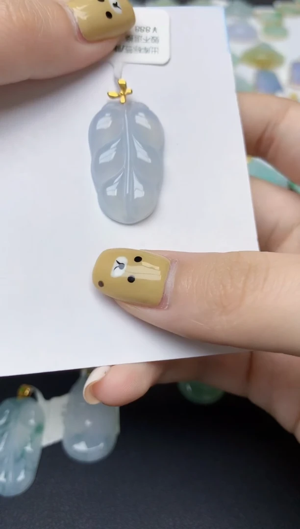 翡翠18K金镶嵌颈饰天然翡翠A货