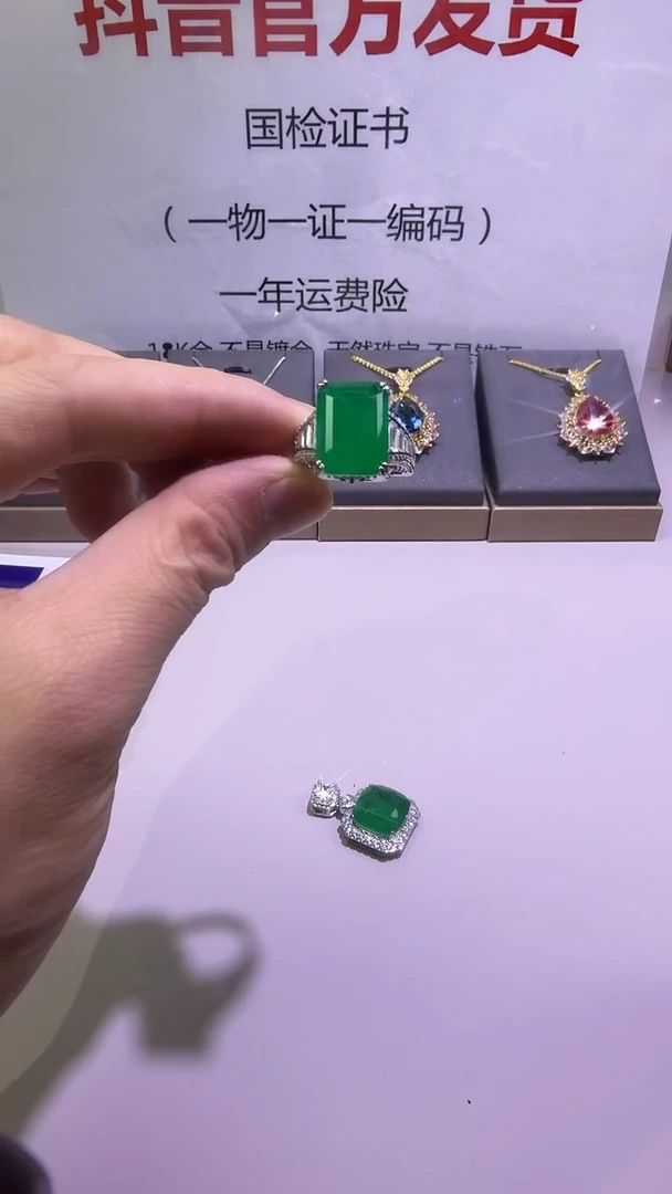 18K金镶嵌戒指祖母绿55