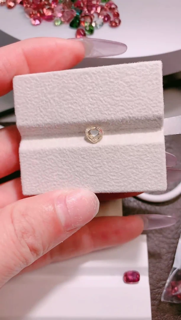 裸石蓝宝石1.08ct-天然黄蓝宝【心型】