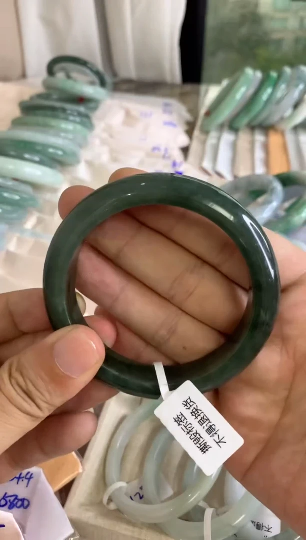 翡翠手镯未镶嵌油青58