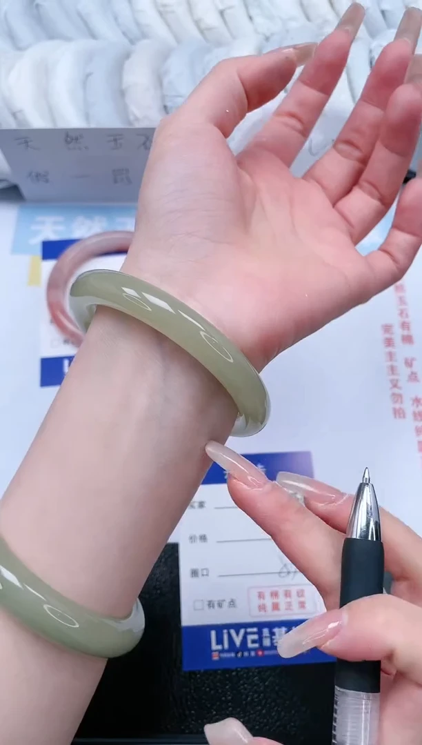 【闪购商品】石英质玉手镯未镶嵌T256-57.5