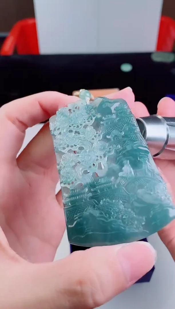 颈饰未镶嵌翡翠