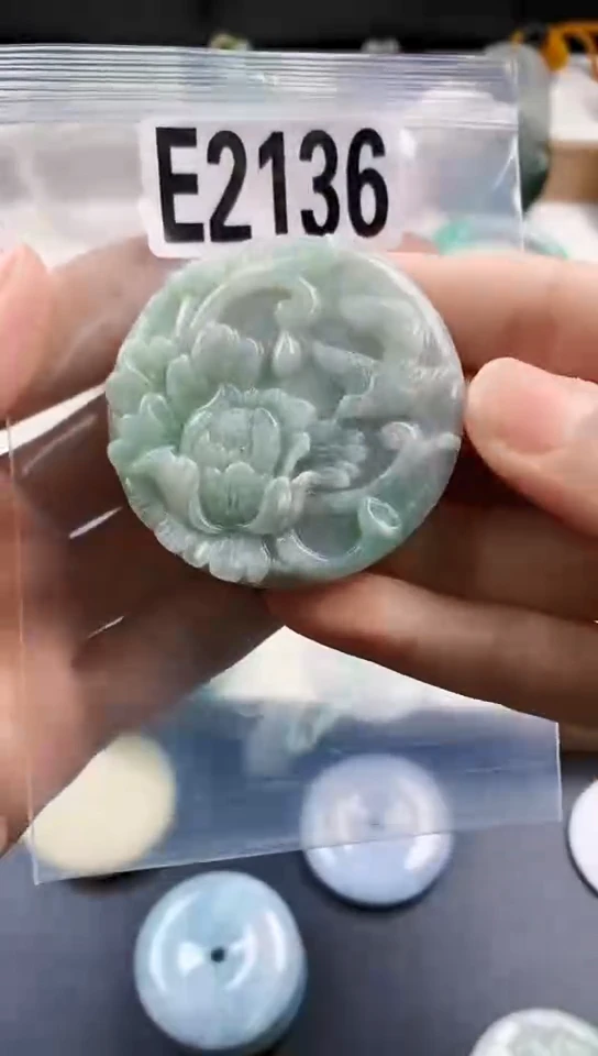 颈饰未镶嵌翡翠天然翡翠吊坠挂件