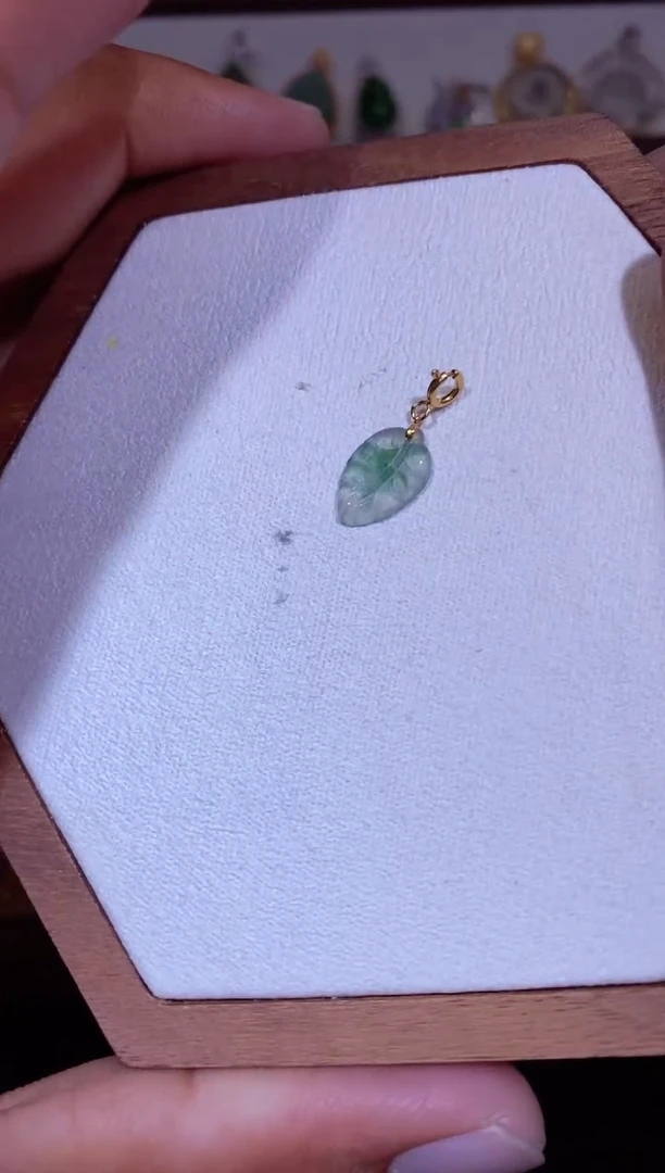 吊坠(不含链)18K金镶嵌翡翠111111