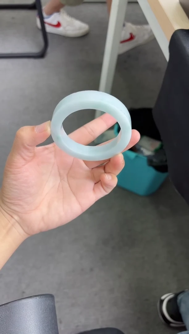 未镶嵌手镯定制翡翠大***?手镯