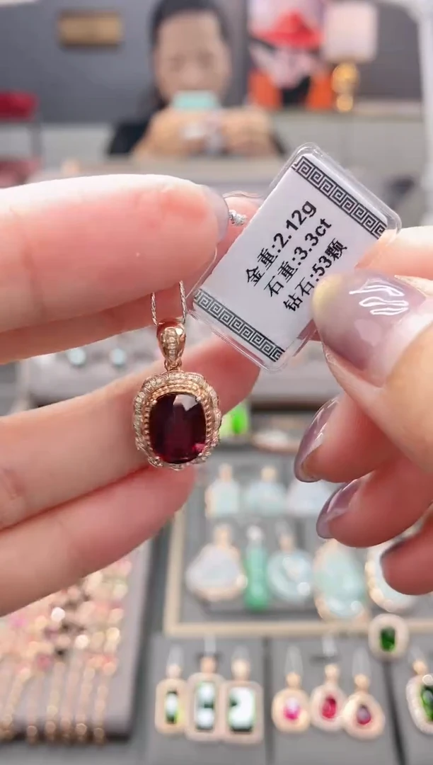 颈饰18K金镶嵌碧玺3.3