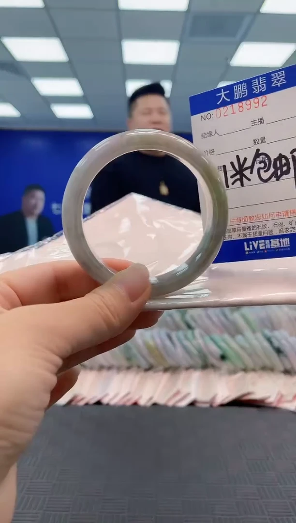 翡翠手镯未镶嵌AAAAAAAA