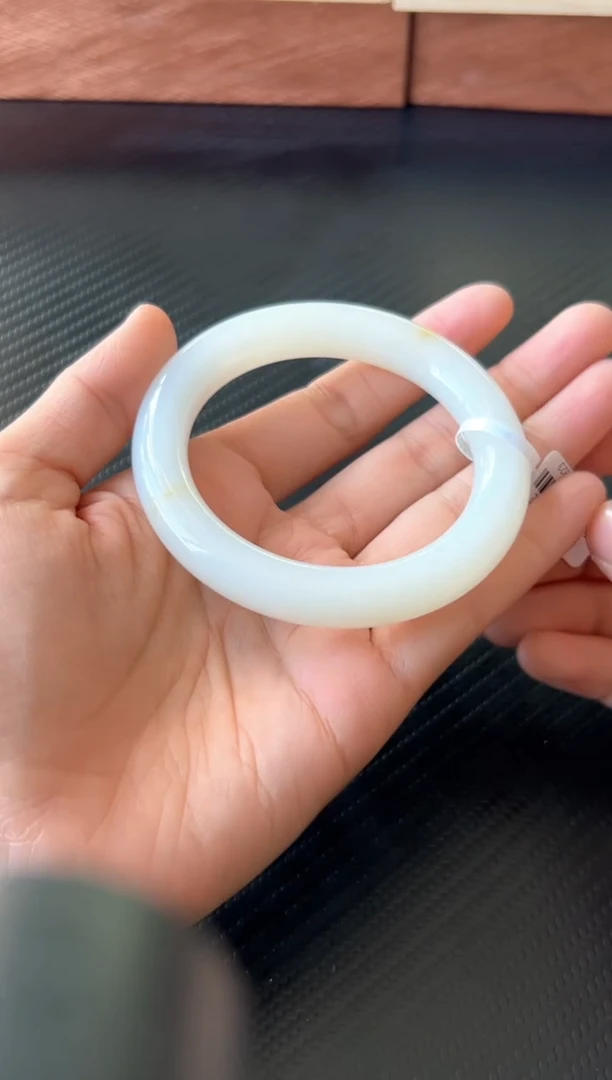 未镶嵌手镯和田玉且末微色差金山58mM