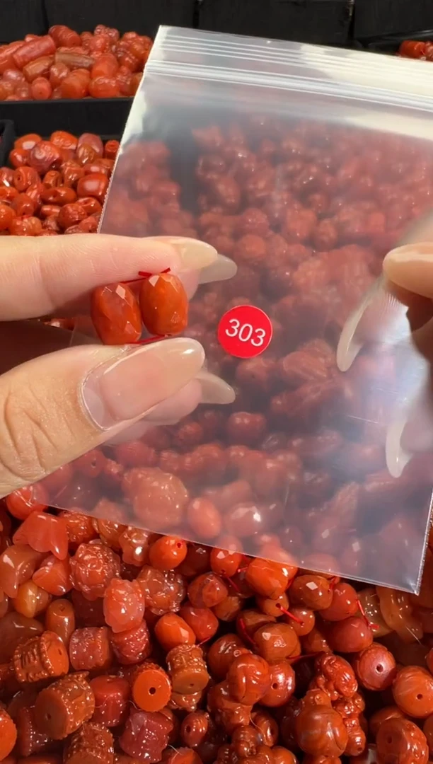 颈饰未镶嵌南红玛瑙1