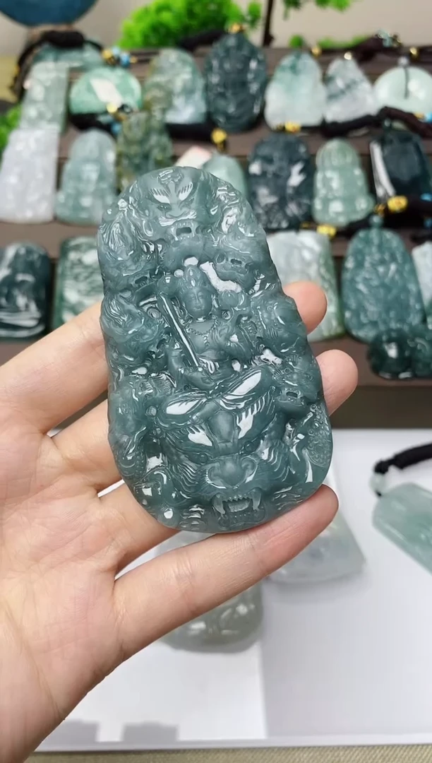 翡翠未镶嵌颈饰