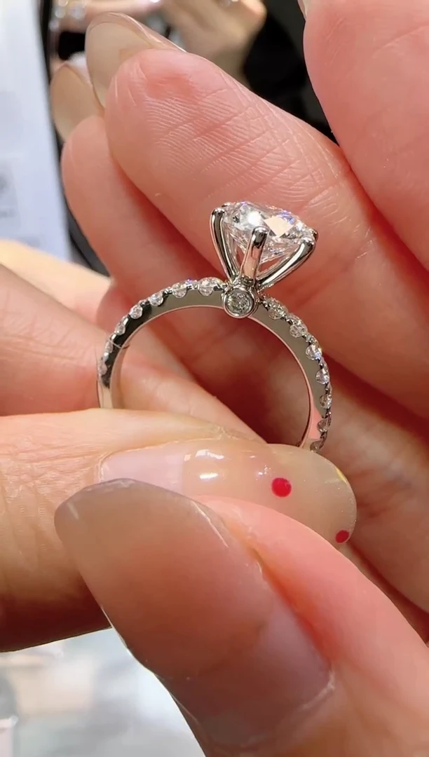 【闪购商品】实验室培育钻石18K金镶嵌1.5克拉白月光