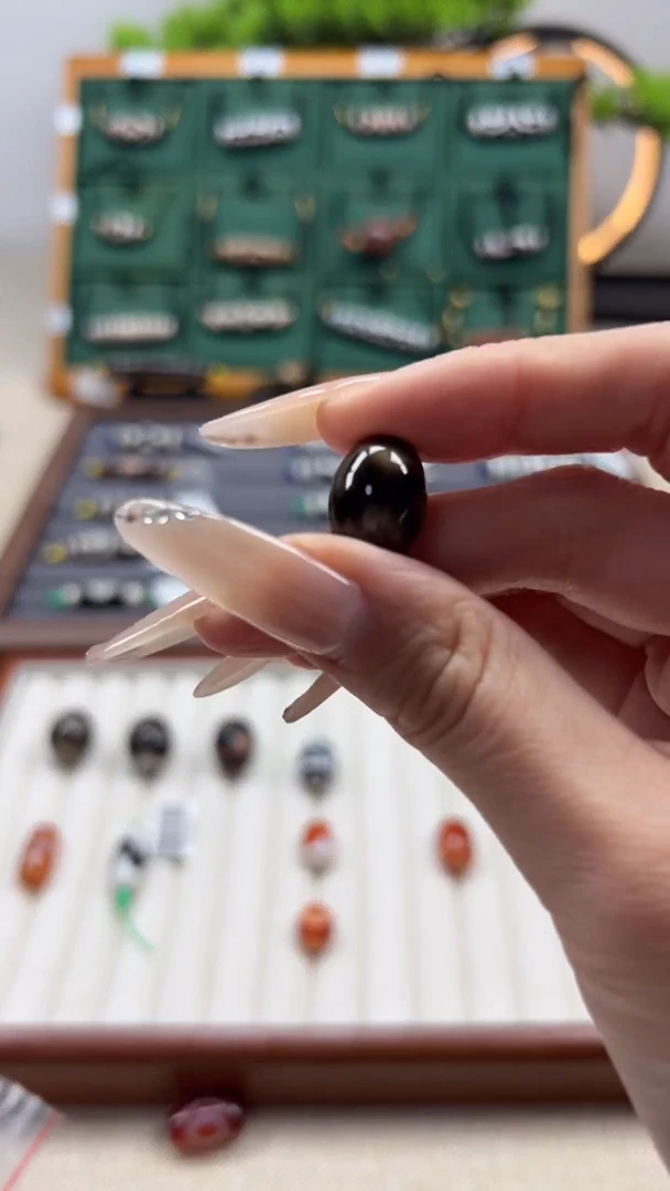 玛瑙/玉髓（覆膜）颈饰未镶嵌44微瑕随机发货