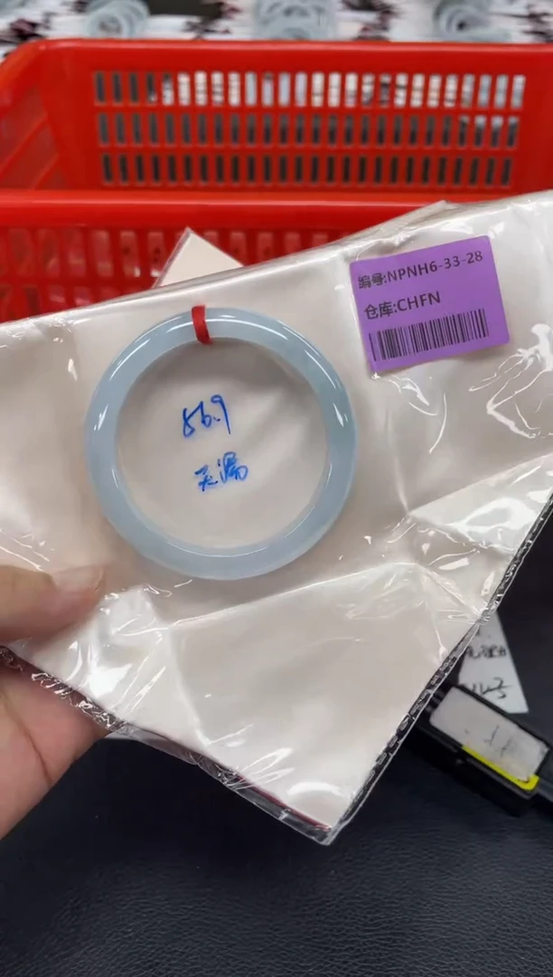 翡翠手镯未镶嵌翡翠手镯