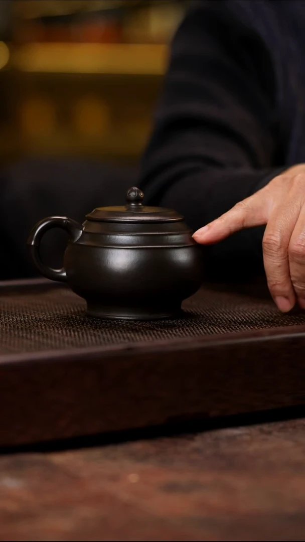 宜兴紫砂墨绿泥石鼓