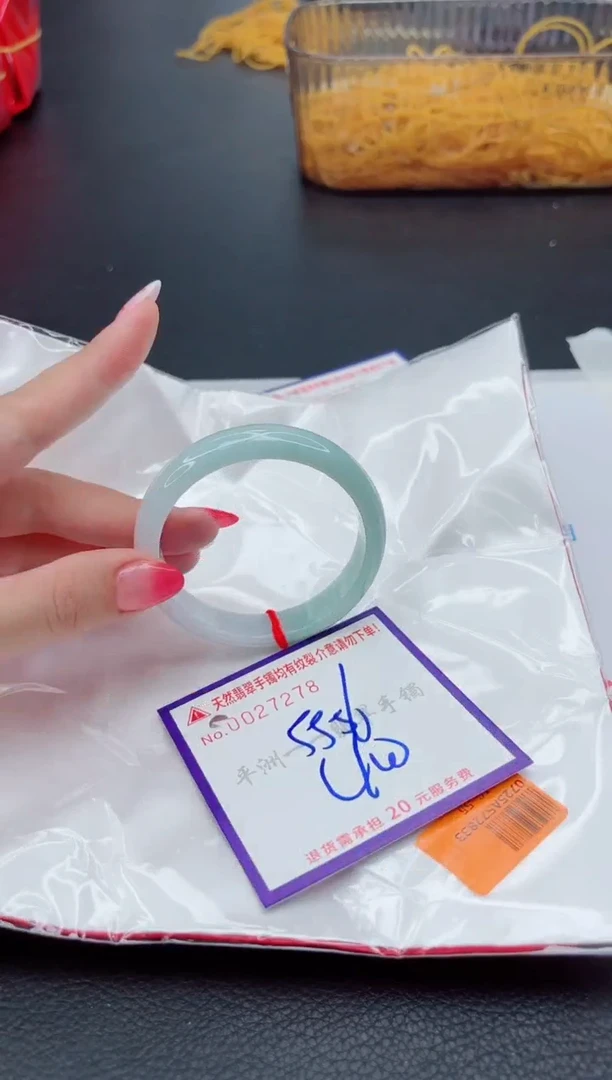 翡翠手镯未镶嵌1