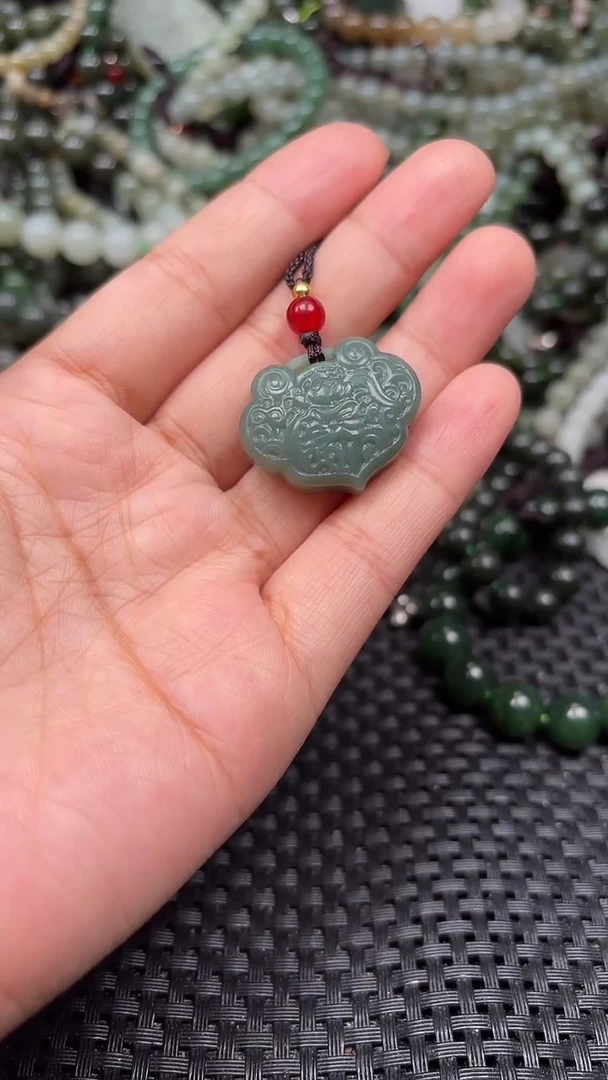 颈饰未镶嵌和田玉1