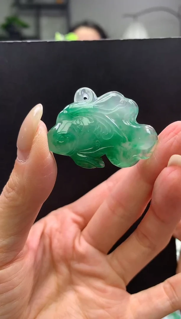 颈饰未镶嵌石英质玉吊坠