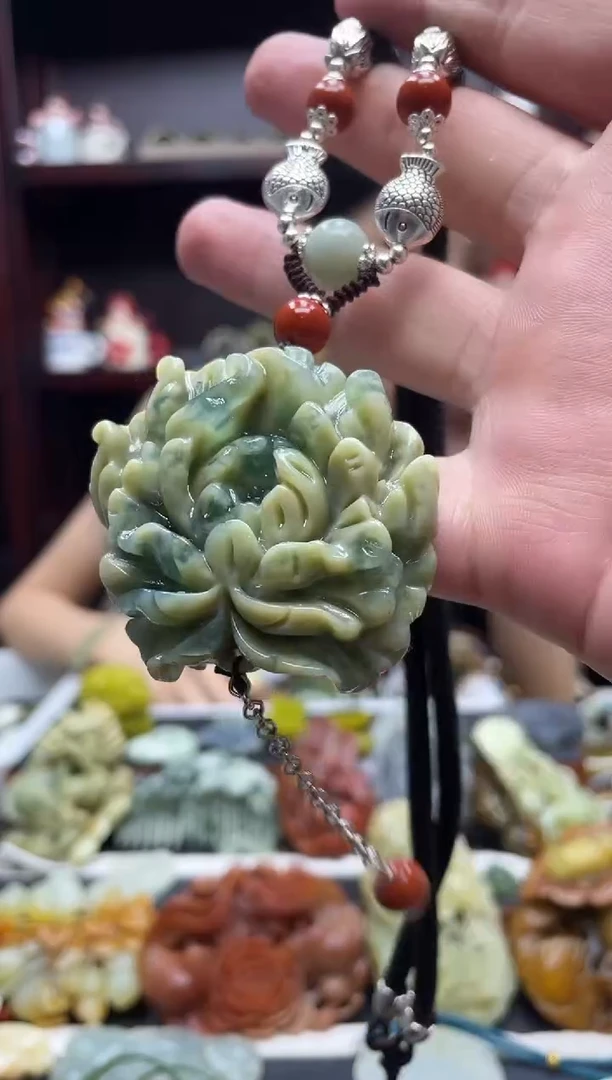 岫玉未镶嵌吊坠·