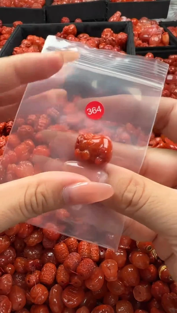南红玛瑙未镶嵌颈饰1