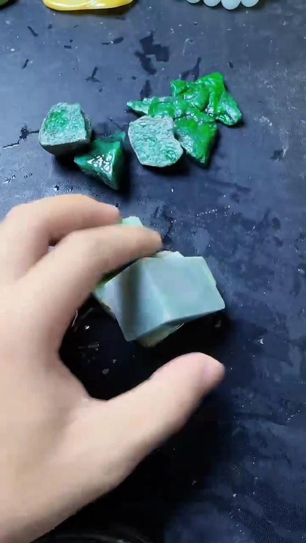 翡翠挂件未镶嵌087翡翠