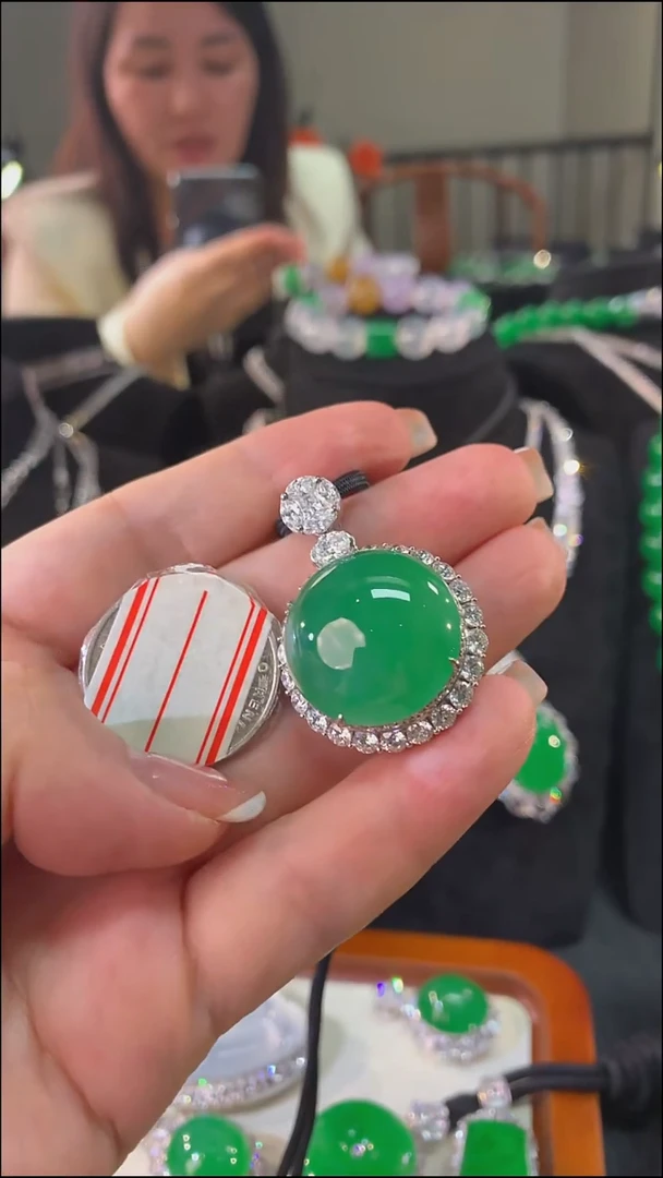 吊坠(不含链)18K金镶嵌翡翠吊坠