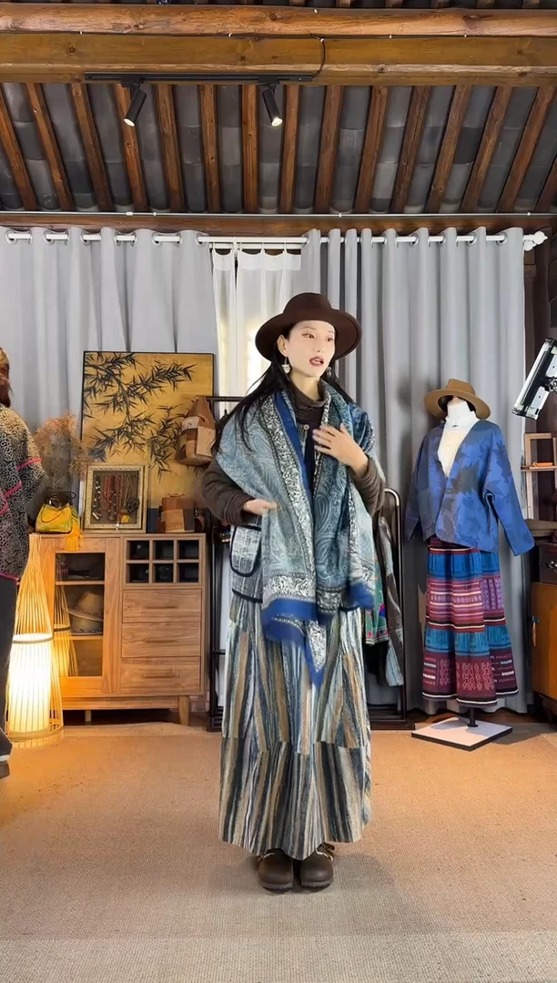 设计师款蓝色腰果花围巾