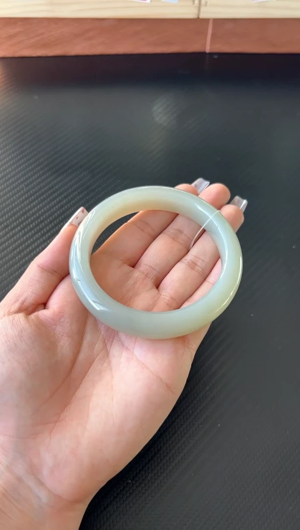 未镶嵌手镯和田玉且末微色差近矿61sk