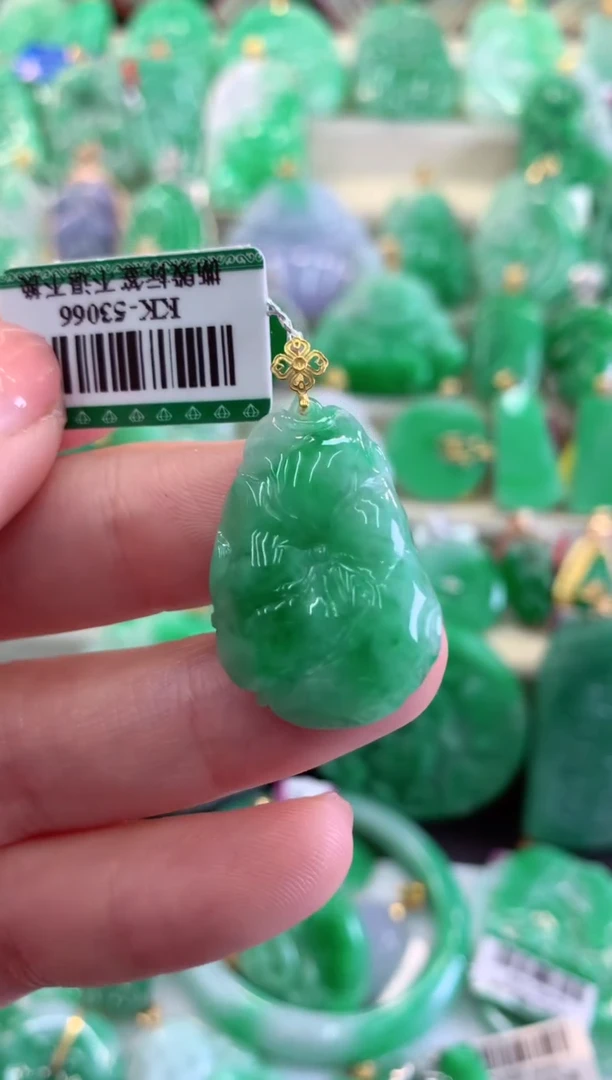 【闪购商品】翡翠吊坠(不含链)18K金镶嵌挂件
