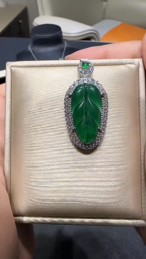 【闪购商品】翡翠吊坠(不含链)银S925镶嵌翡翠叶子