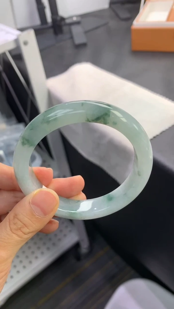 未镶嵌手镯翡翠退货需手镯吊牌标签完好