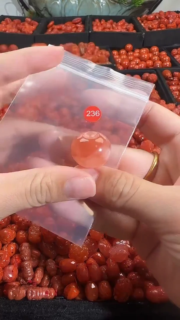 颈饰未镶嵌南红玛瑙1