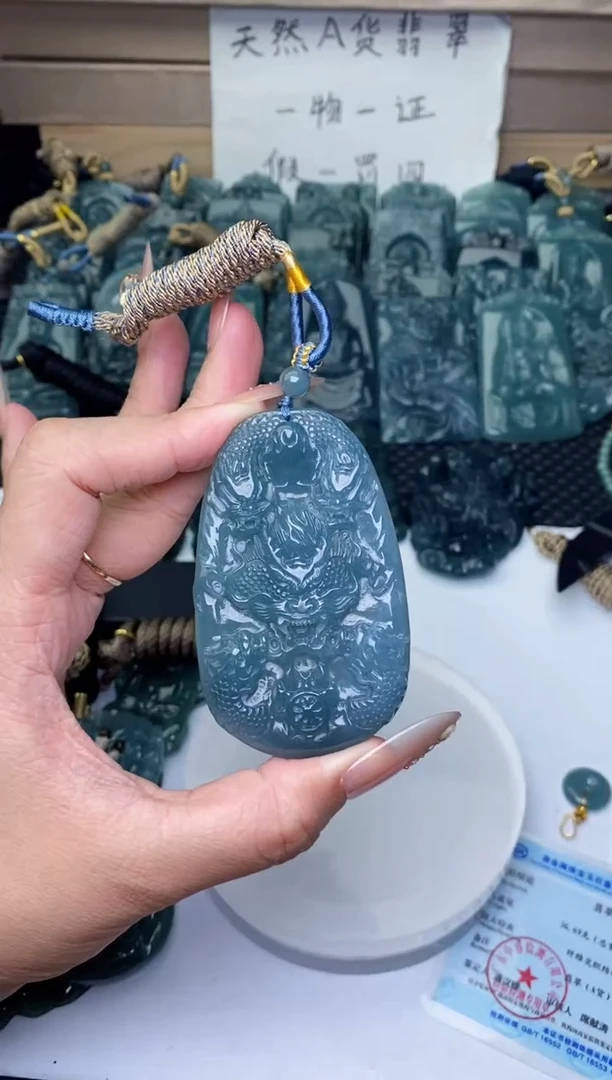 颈饰未镶嵌翡翠