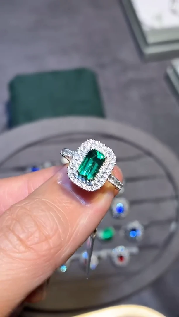 18K金镶嵌戒指祖母绿【闪购】1.1ct/同步展会价/极微油