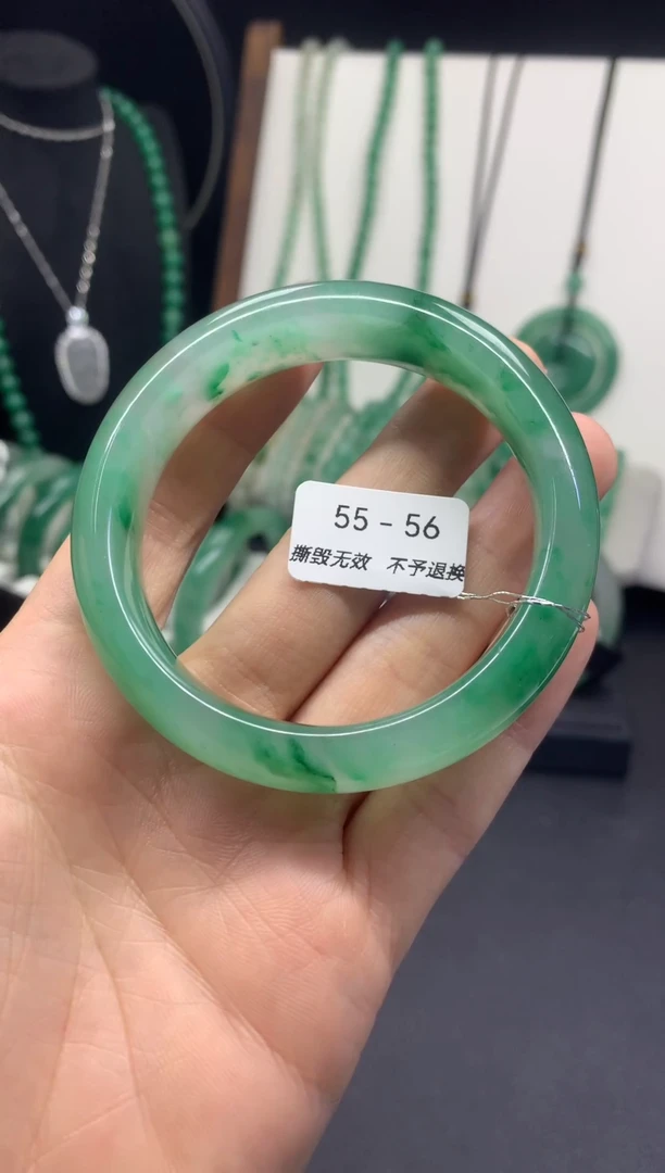 未镶嵌手镯石英质玉（非洲翠）55-56圈口