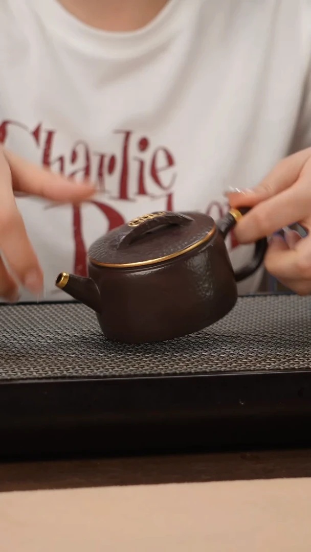 茶壶紫砂四号井茄皮紫泥描金锤纹汉瓦160cc