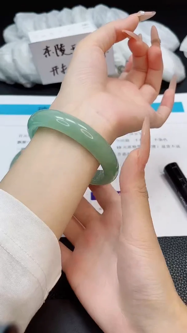 未镶嵌手镯石英质玉13-60